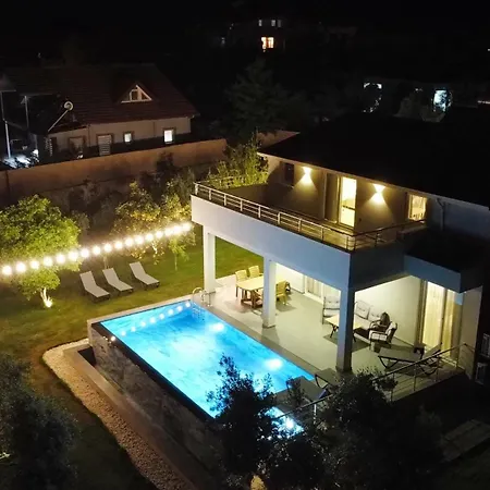 Ultra Genis Bahceli Jakuzili Vila Fethiye